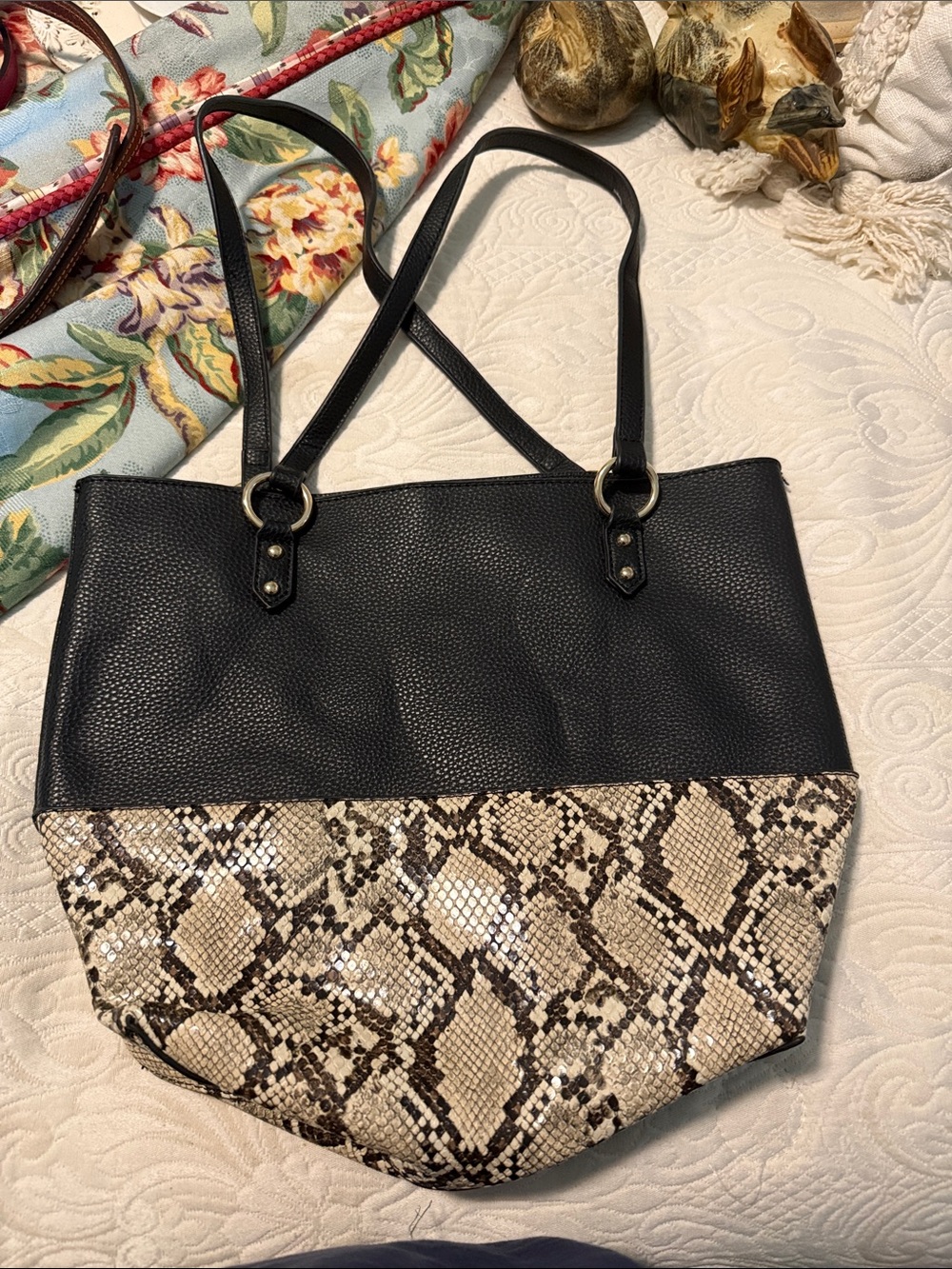 Source Unknown Black Tote with Snakeskin-Print Bottom